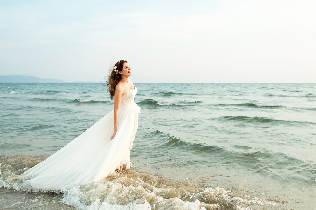 bride and sea