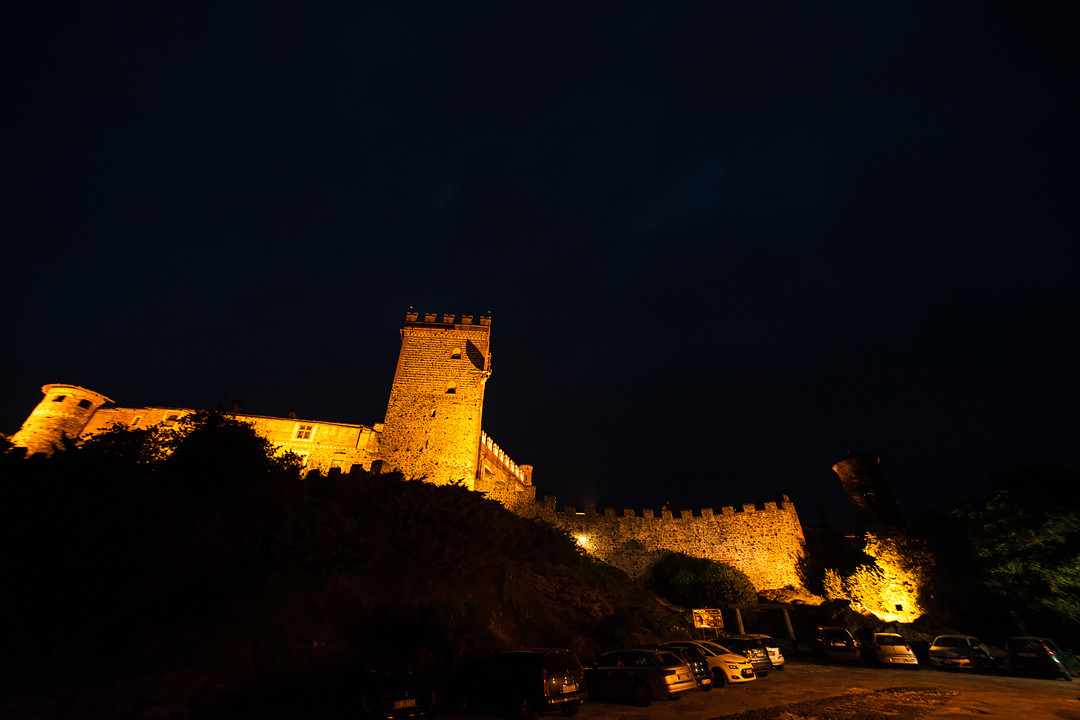 castello di pavone foto notturne