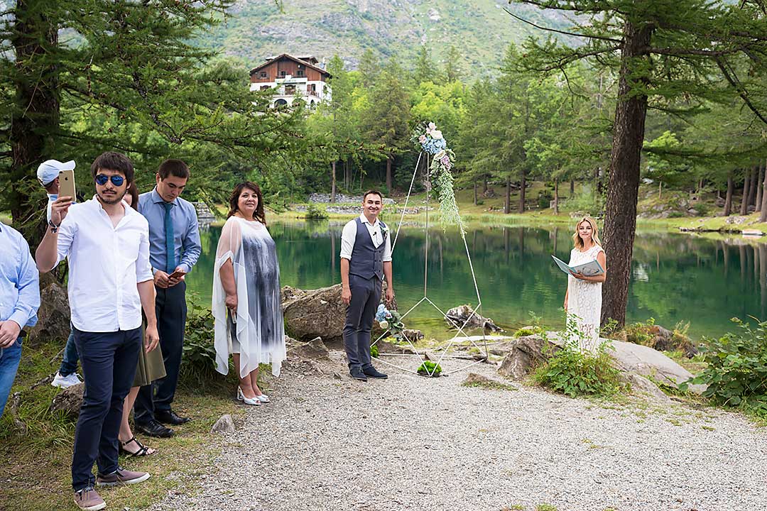 выход невесты свадьба на озере